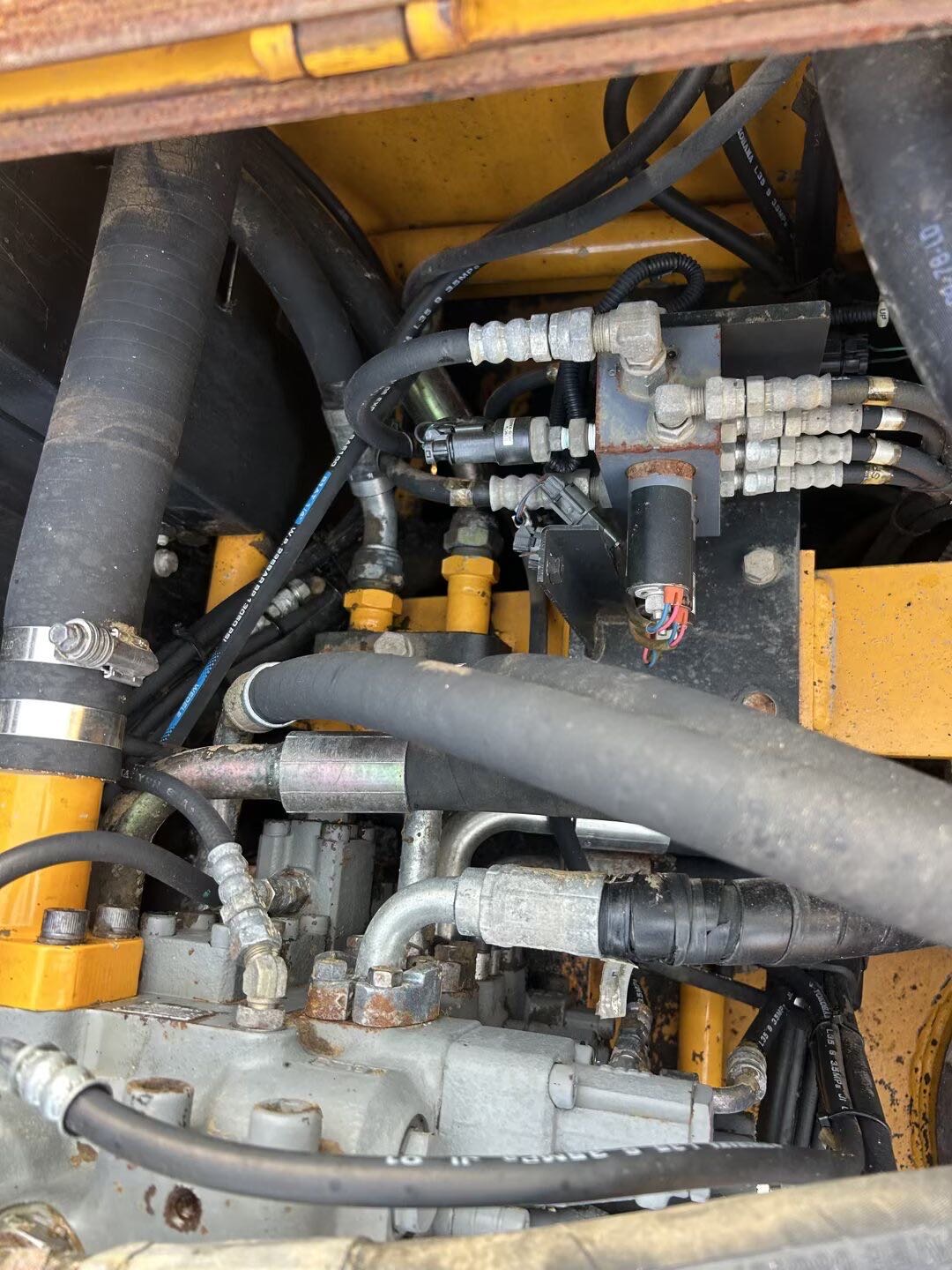 Used Kato HD820R Excavator 2013 Model / 6