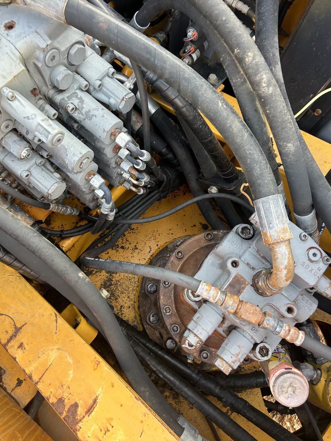 Used Kato HD820R Excavator 2013 Model / 5