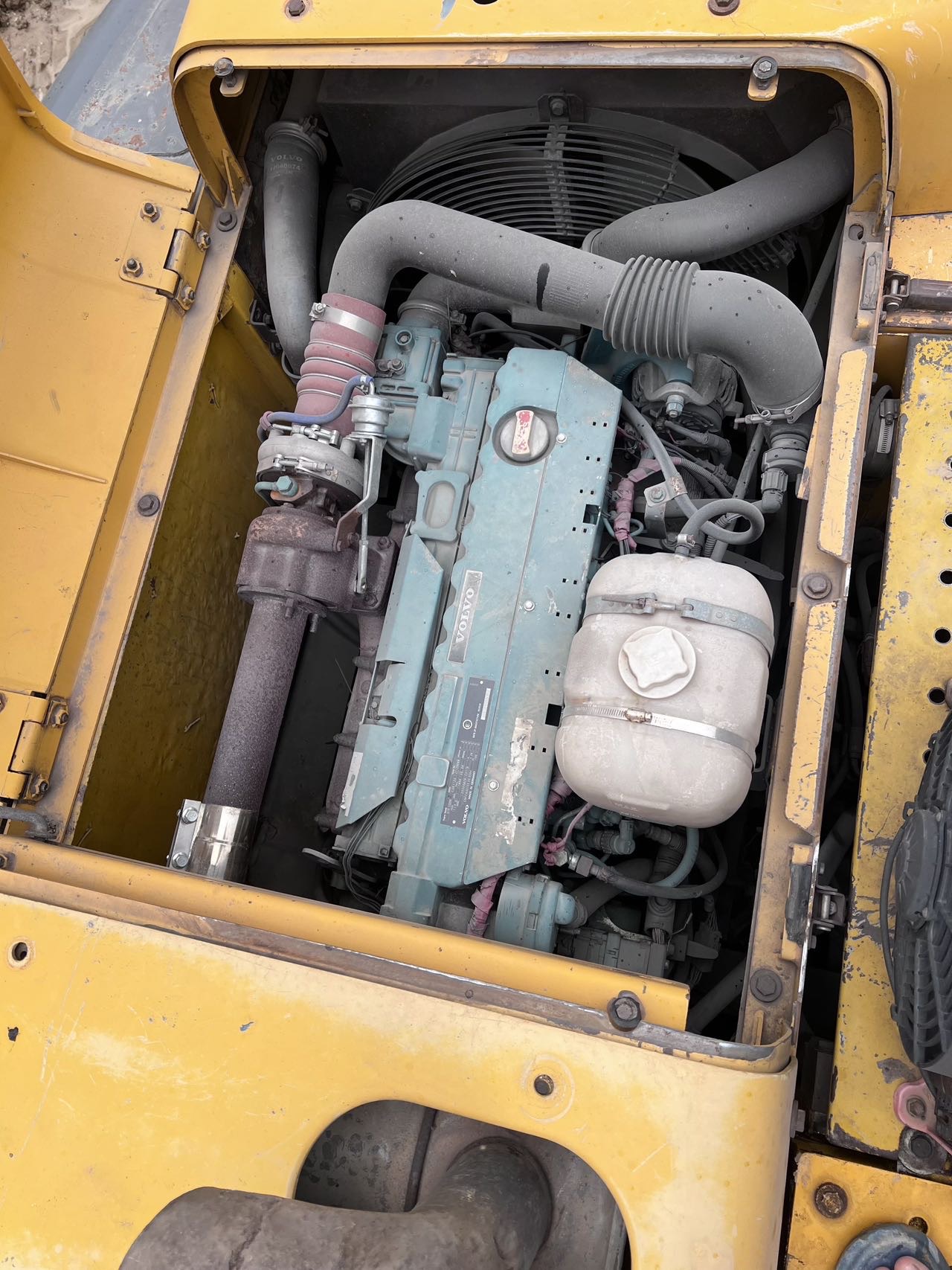 Used Volvo EC210D Excavator 2015 Model / 6