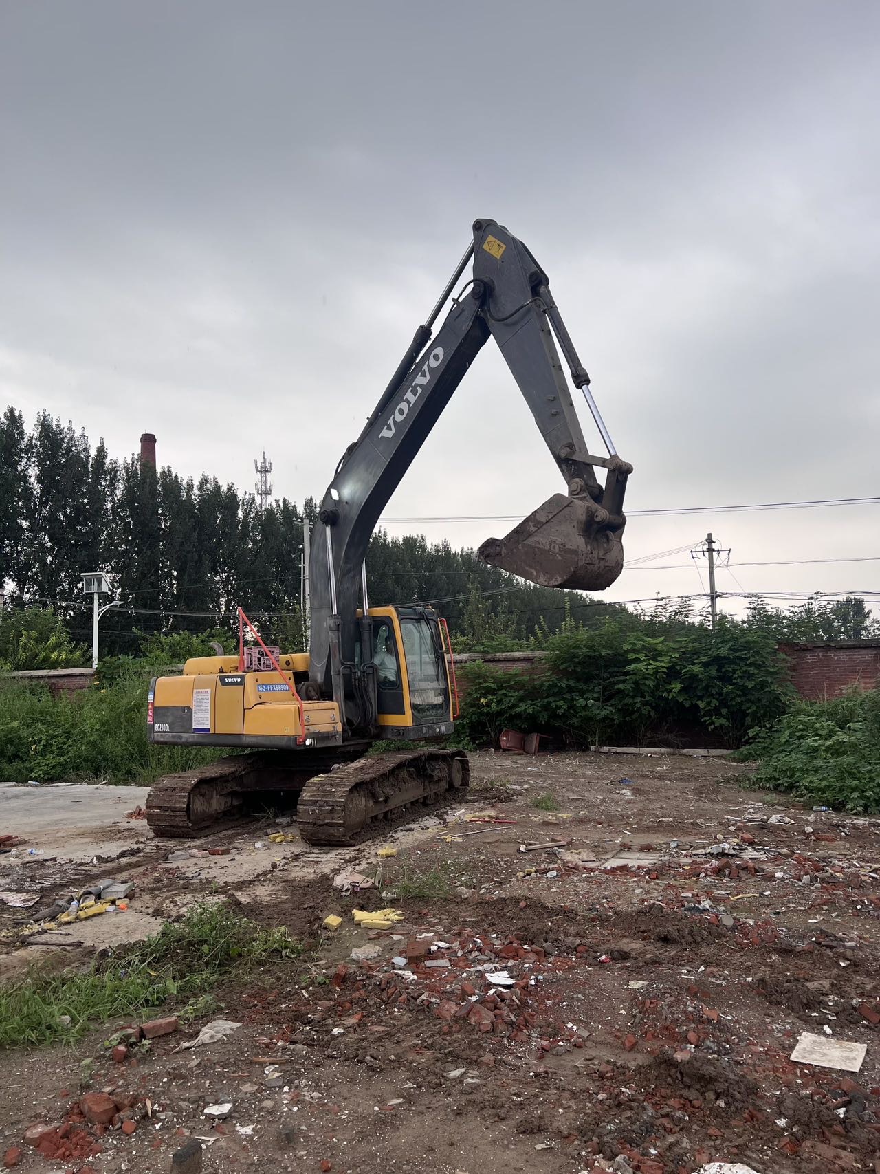 Used Volvo EC210D Excavator 2015 Model / 3