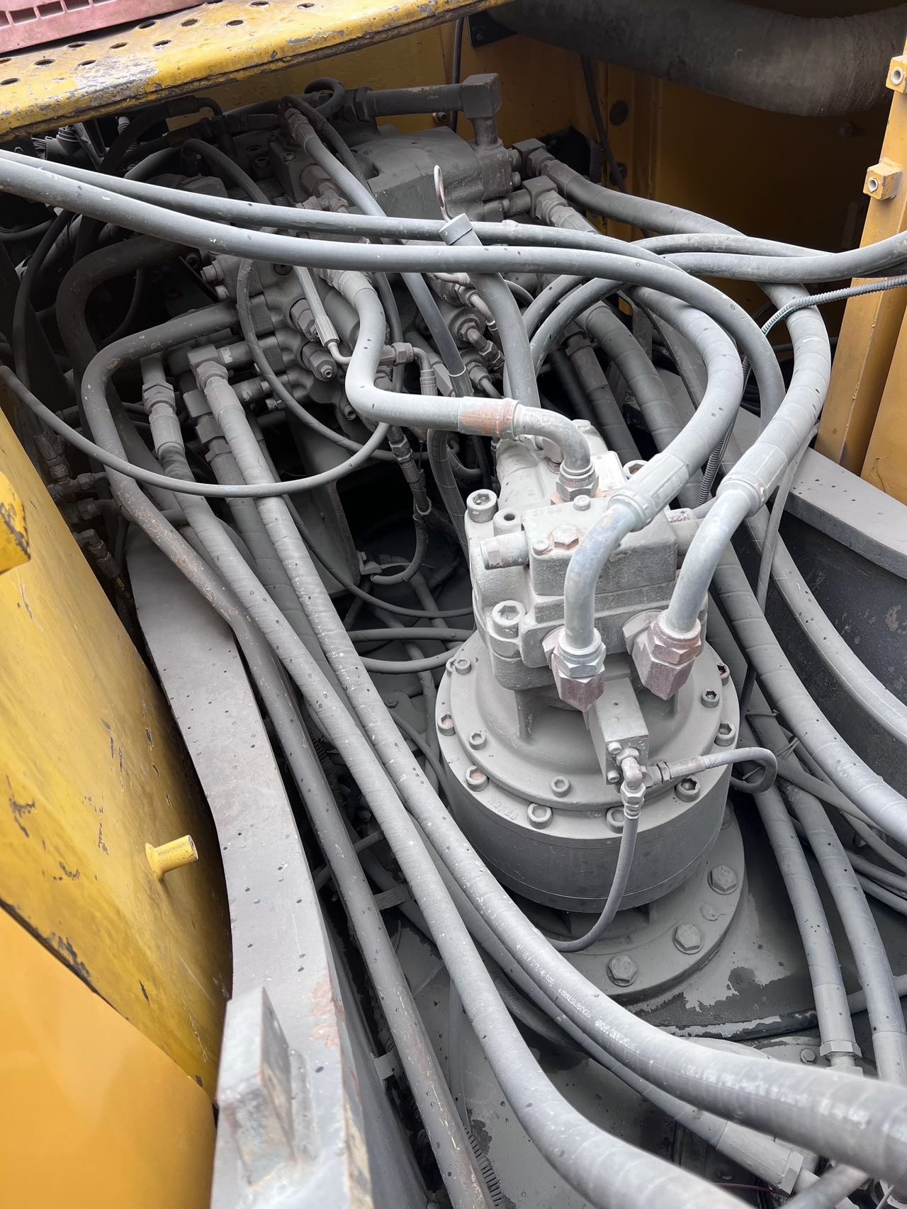 Used Volvo EC210D Excavator 2015 Model / 7