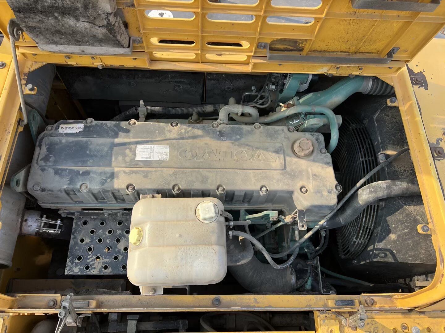 Used Volvo EC360LC Excavator 2015 Model / 8