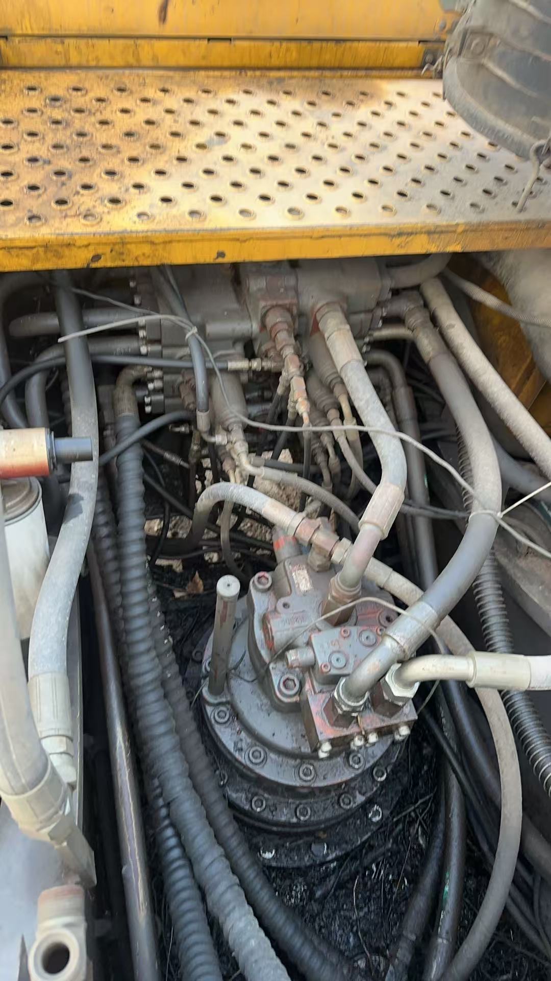 Used Volvo 290 Excavator 2009 Model / 6