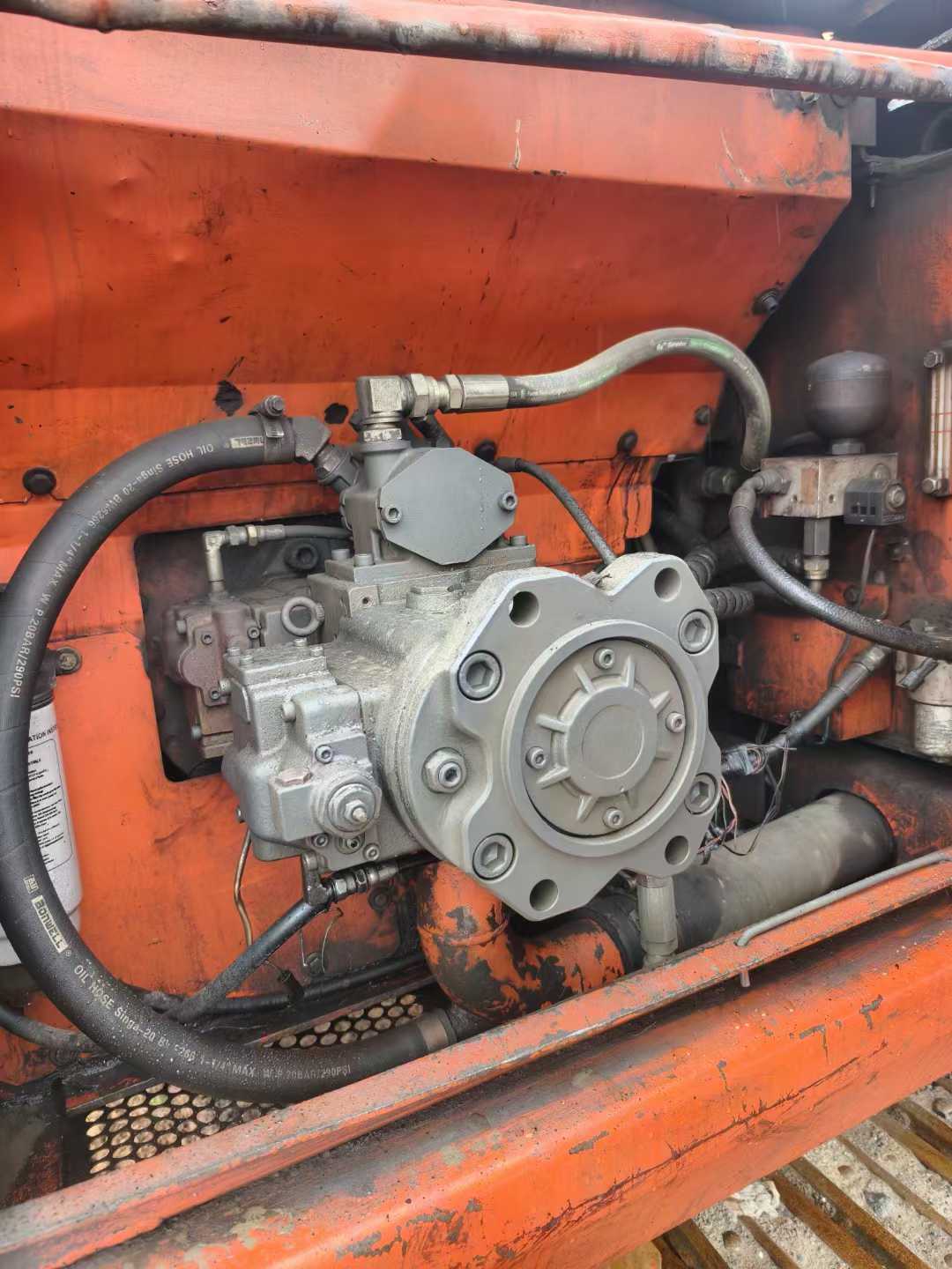 Used Doosan DH220 Excavator 2012 Model / 8