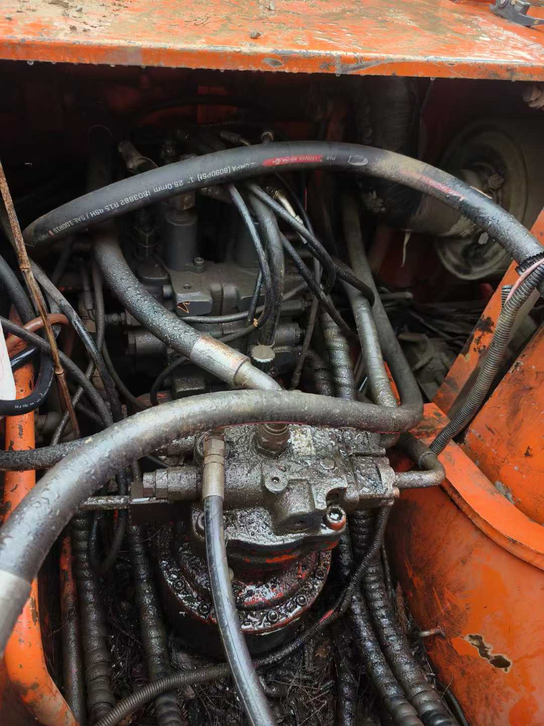 Used Doosan DH220 Excavator 2012 Model / 6