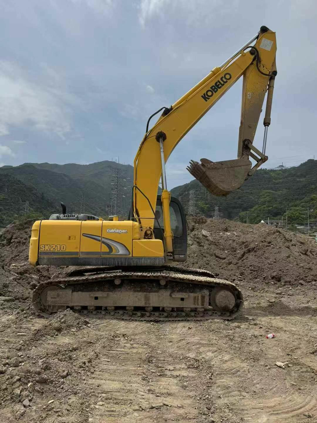 Used Kobelco SK210 Excavator 2015 Model / 3