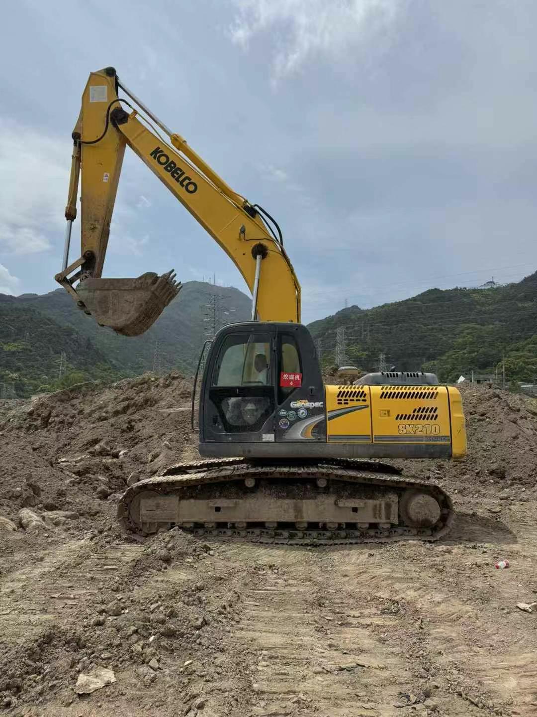 Used Kobelco SK210 Excavator 2015 Model / 4