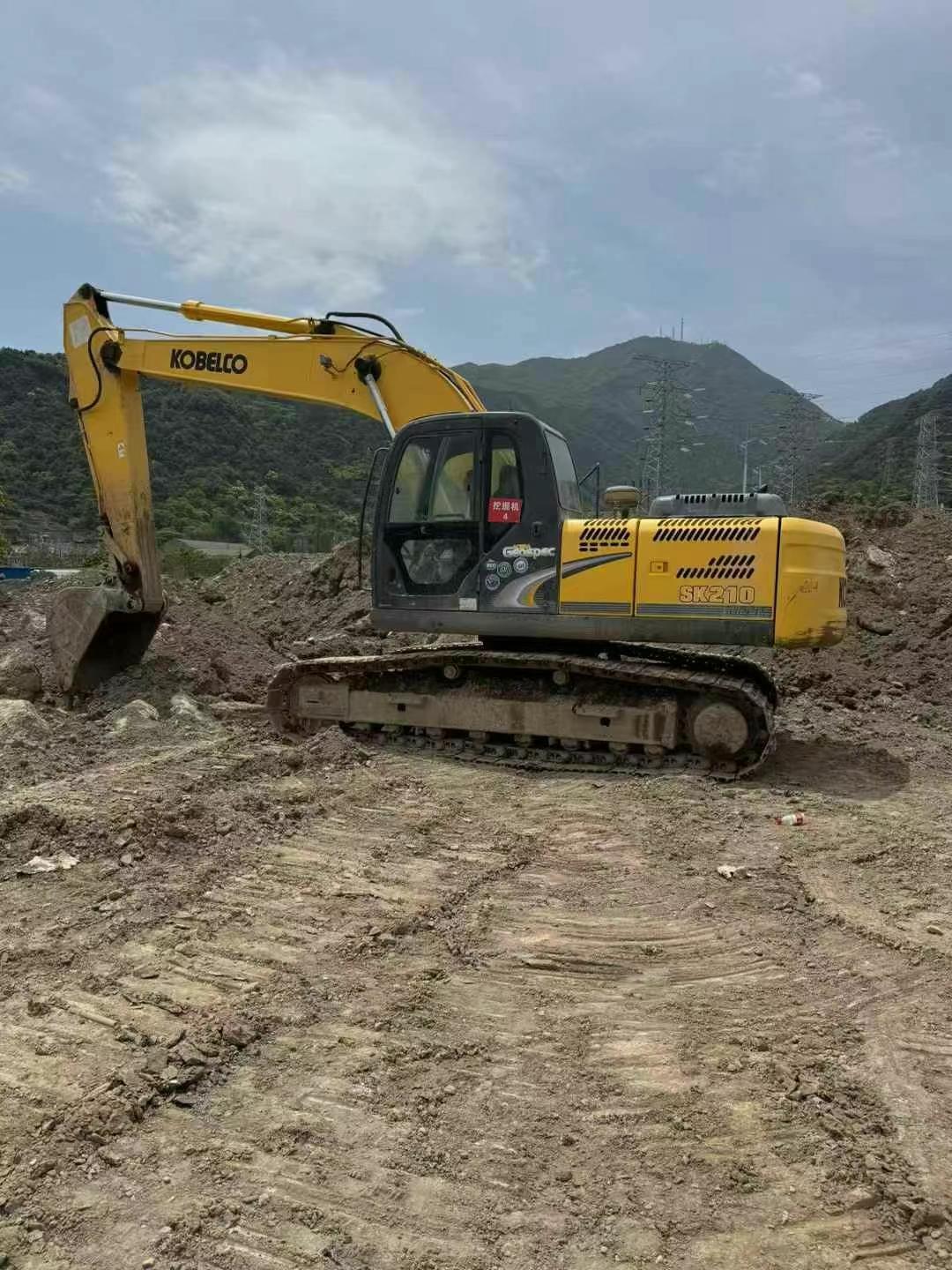 Used Kobelco SK210 Excavator 2015 Model / 2