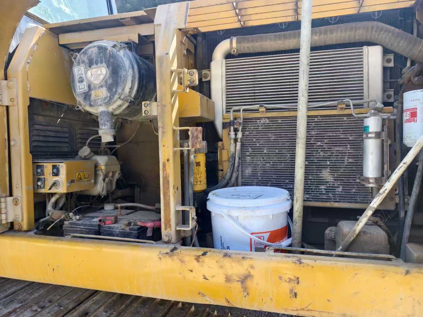 Used Caterpillar 323 Excavator 2010 Model / 9