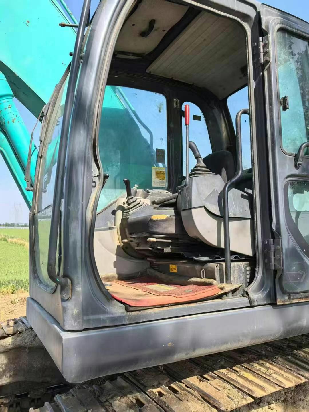 Used Kobelco SK200-8 Excavator 2013 Model / 8