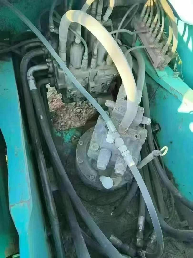 Used Kobelco SK210 Excavator 2011 Model / 3