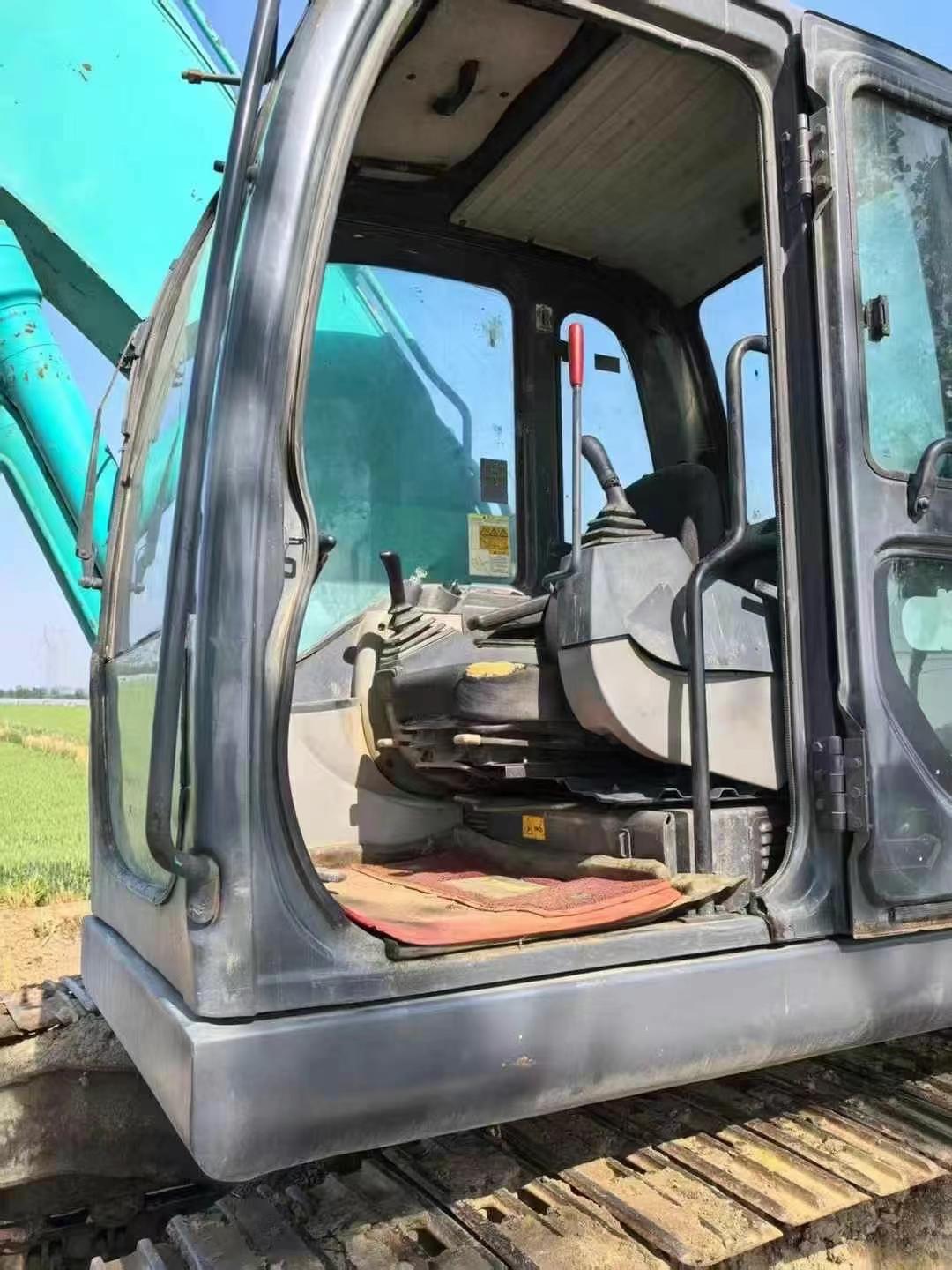 Used Kobelco SK200-8 Excavator 2013 Model / 8