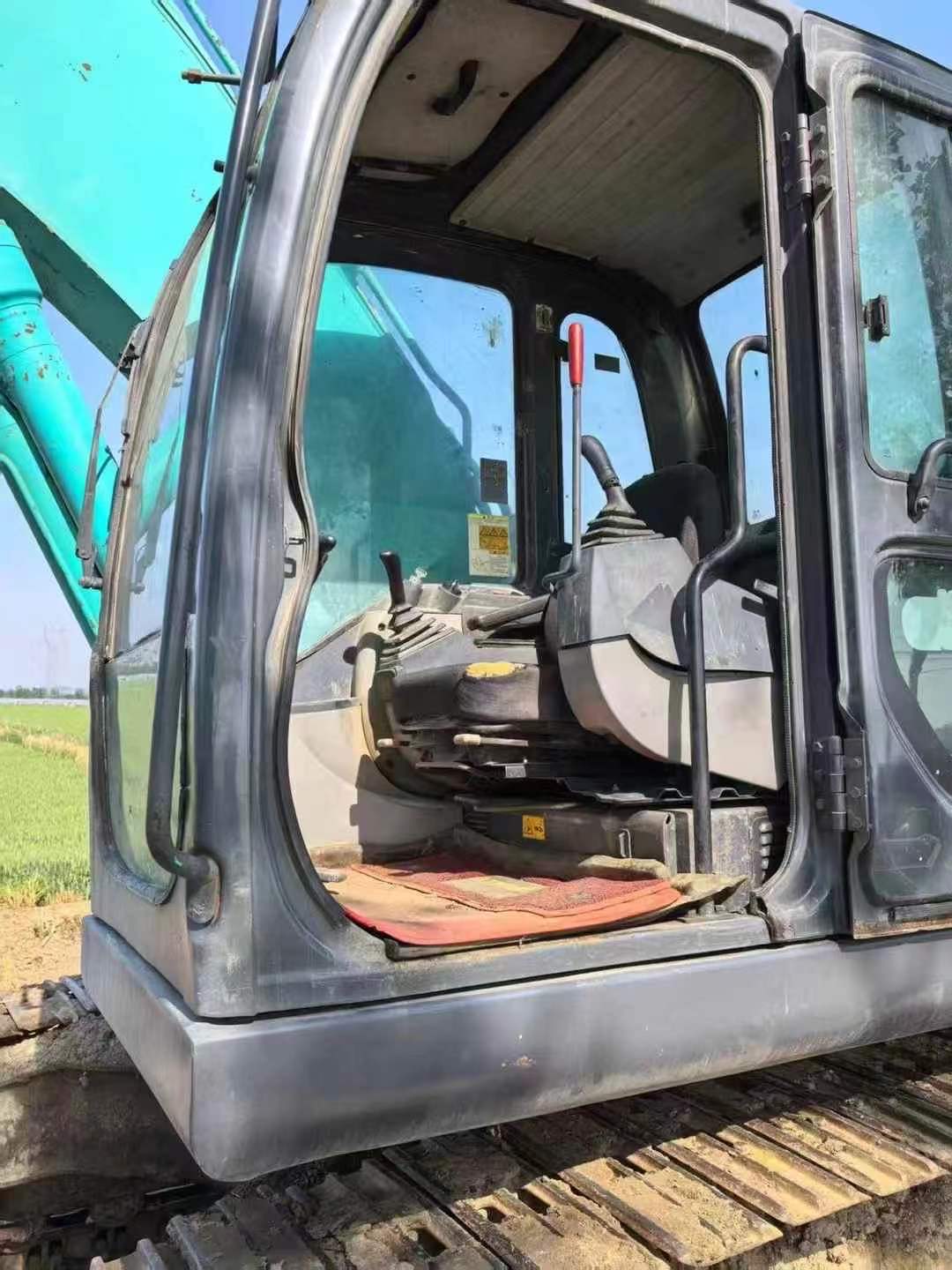 Used Kobelco SK200-8 Excavator 2013 Model / 8