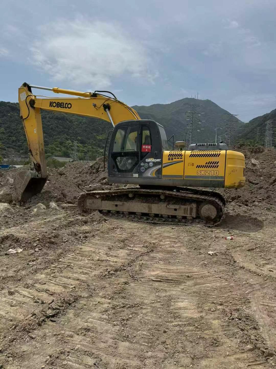 Used Kobelco SK210 Excavator 2015 Model / 2