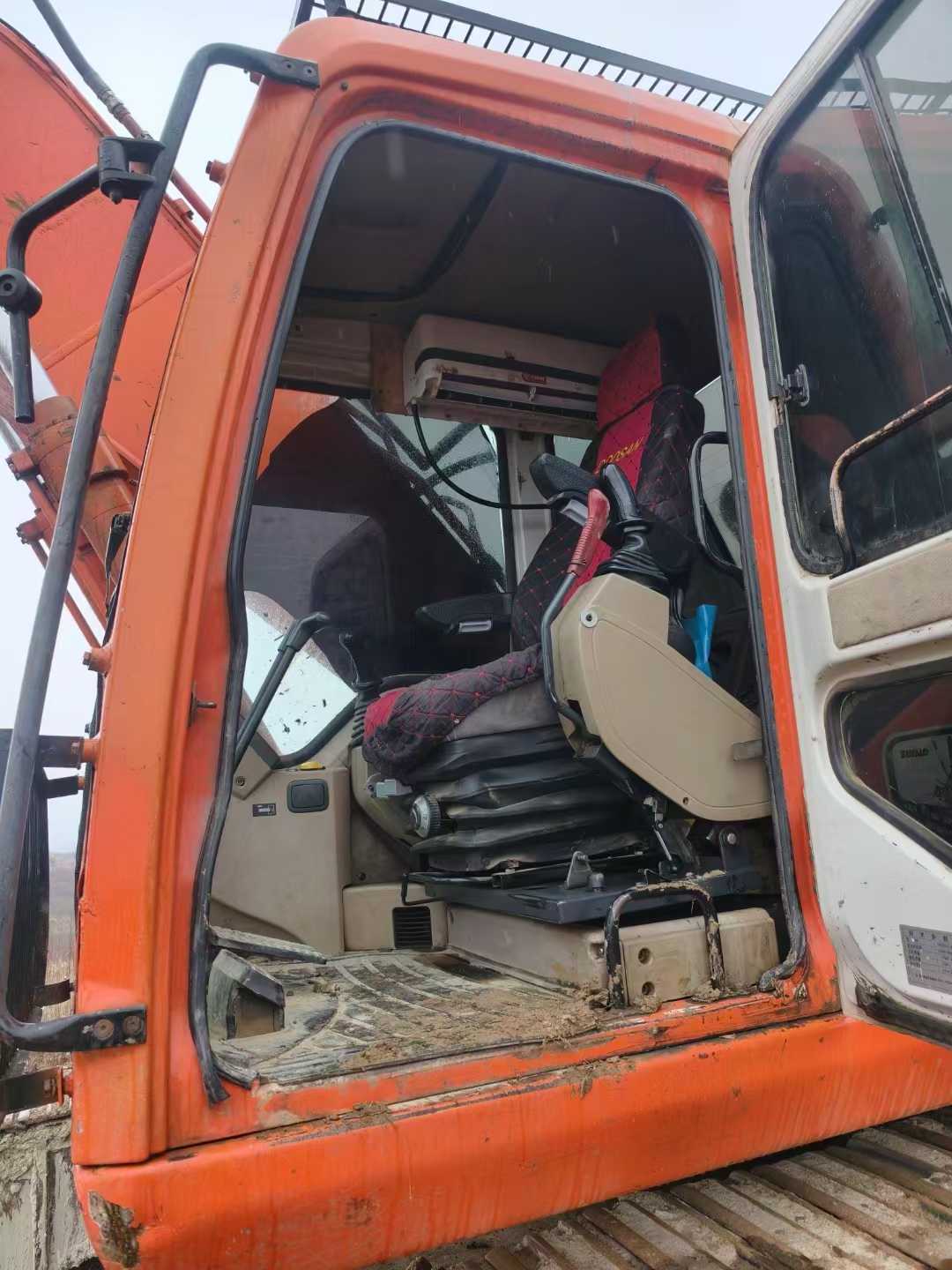 Used Doosan DH220 Excavator 2012 Model / 9