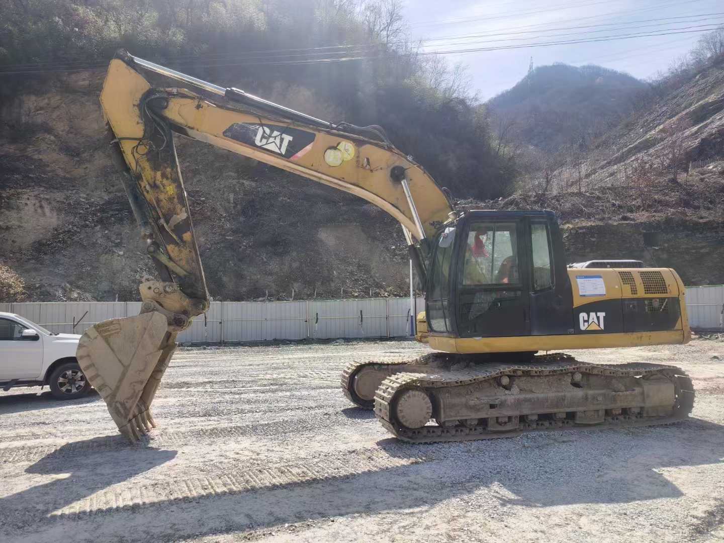 Used Caterpillar 323 Excavator 2010 Model / 4