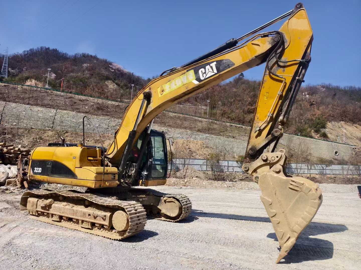 Used Caterpillar 323 Excavator 2010 Model / 3