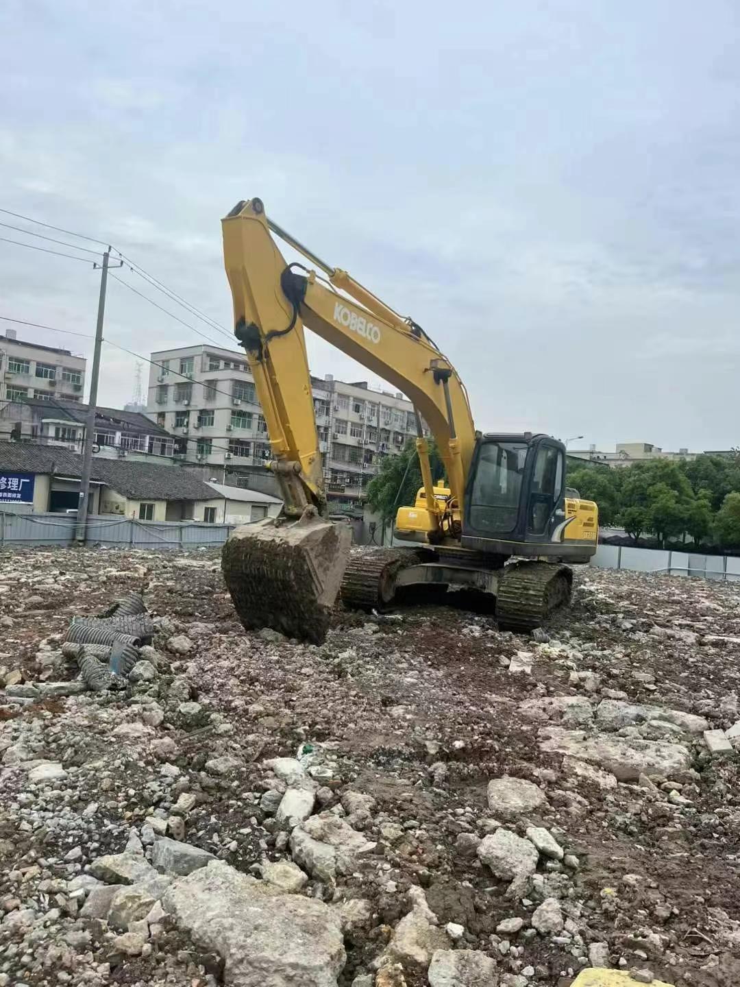 Used Kobelco SK210 Excavator 2015 Model / 2