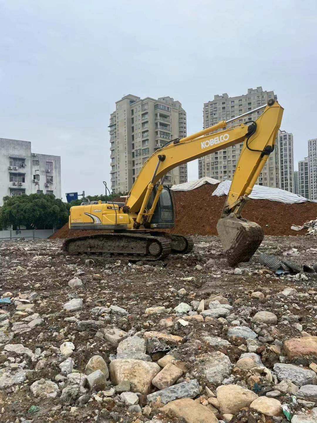 Used Kobelco SK210 Excavator 2015 Model / 3