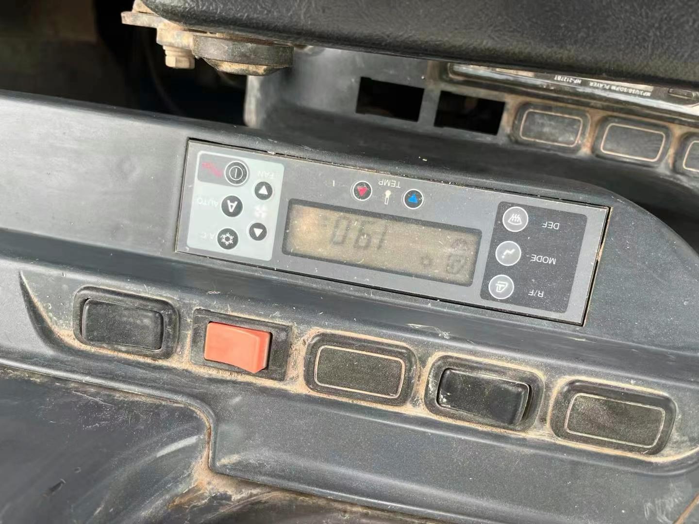 Used Kobelco SK210 Excavator 2015 Model / 4