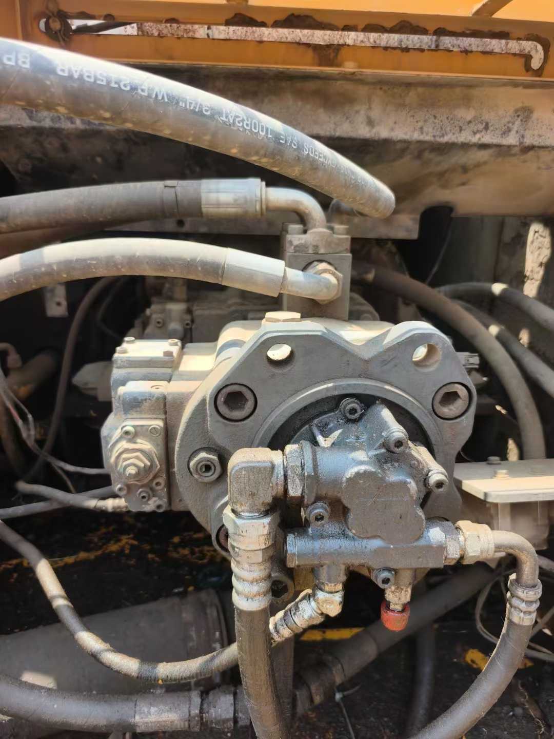 Used Kato HD1023 Excavator 2011 Model / 7