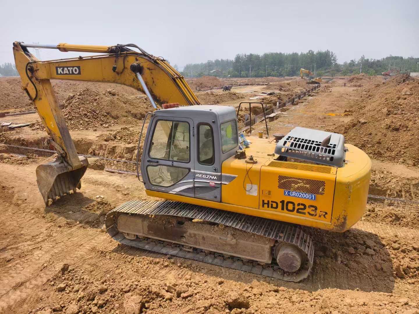 Used Kato HD1023 Excavator 2011 Model / 4