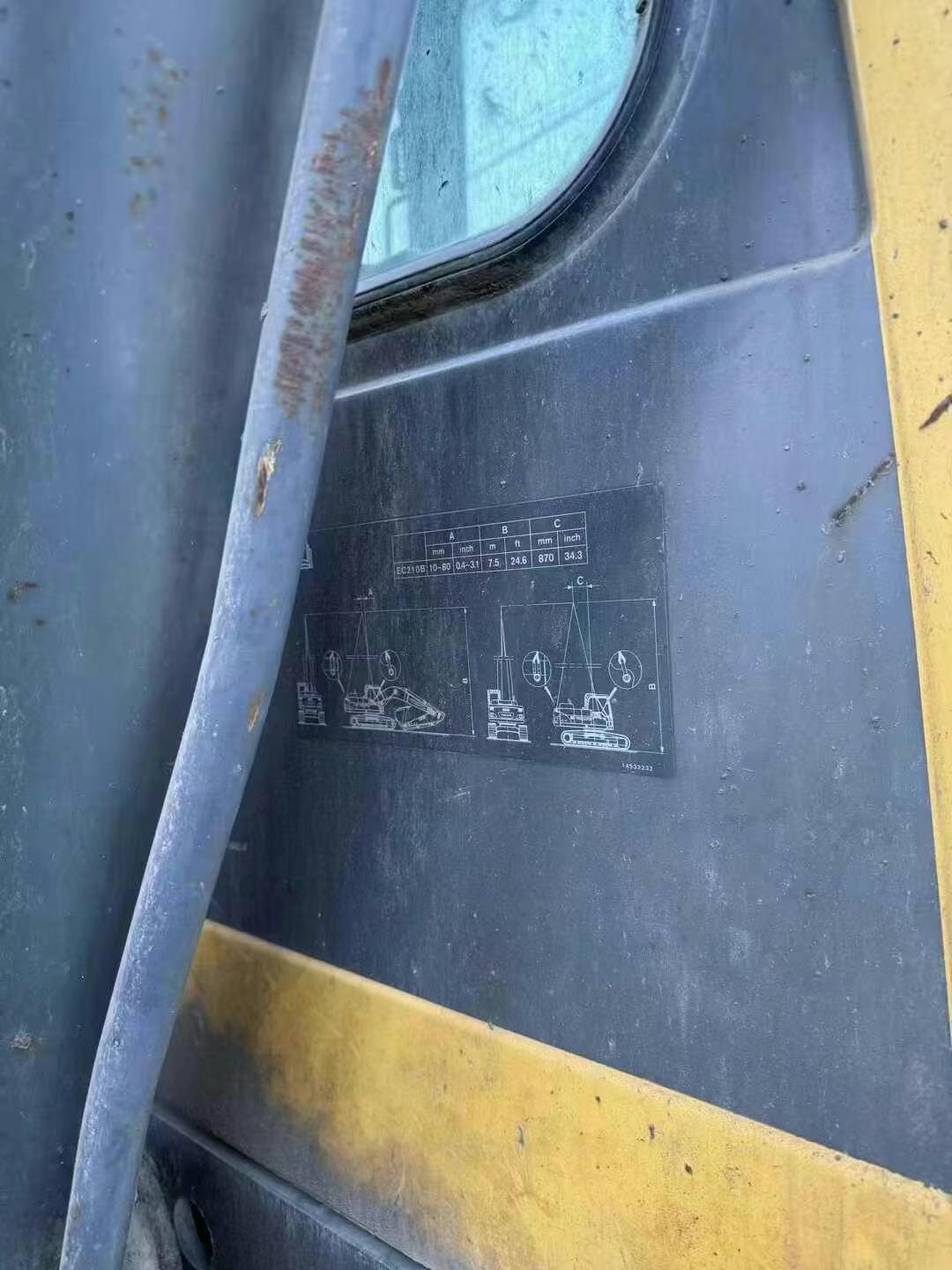 Used Volvo EW210C Excavator 2009 Model / 2