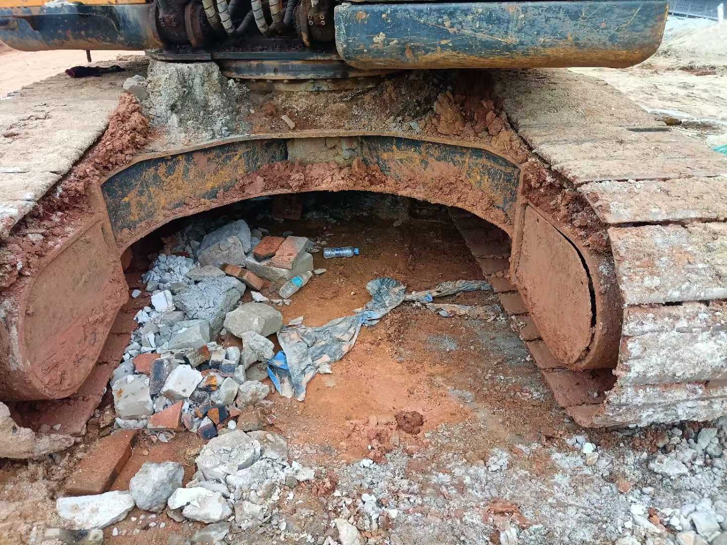 Used Hyundai R215VSN Excavator 2018 Model / 4