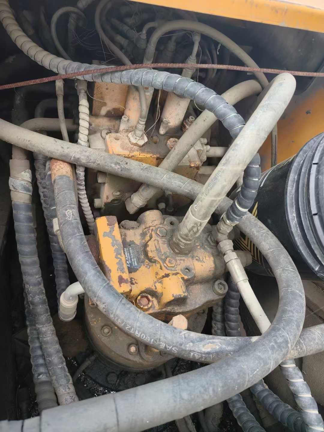 Used Hyundai R215VSN Excavator 2010 Model / 7