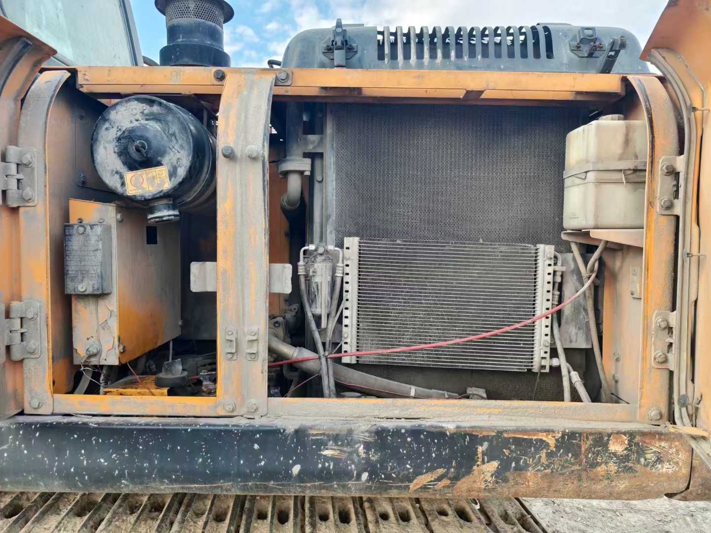 Used Hyundai R215VSN Excavator 2010 Model / 9