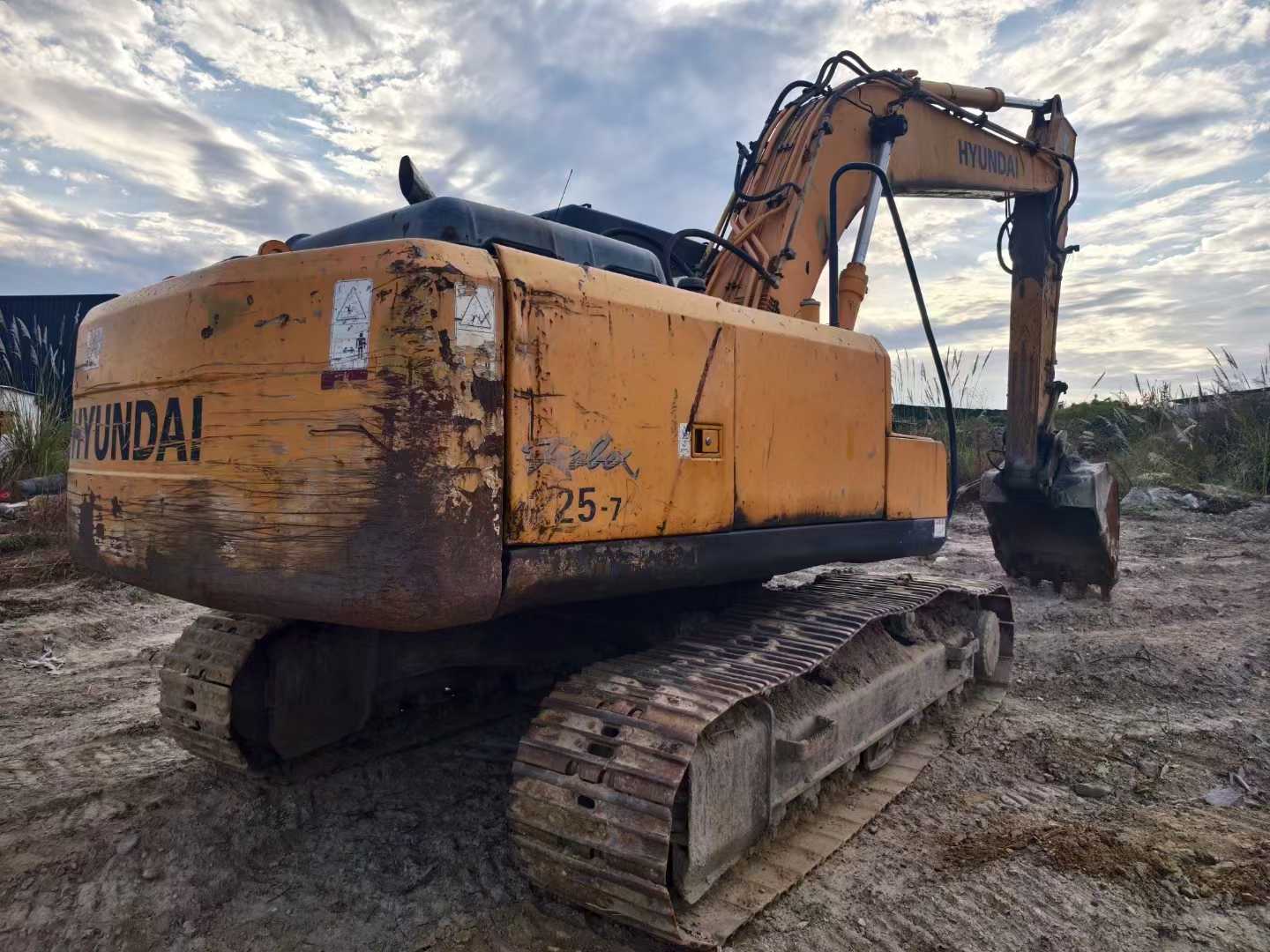 Used Hyundai R215VSN Excavator 2010 Model / 4