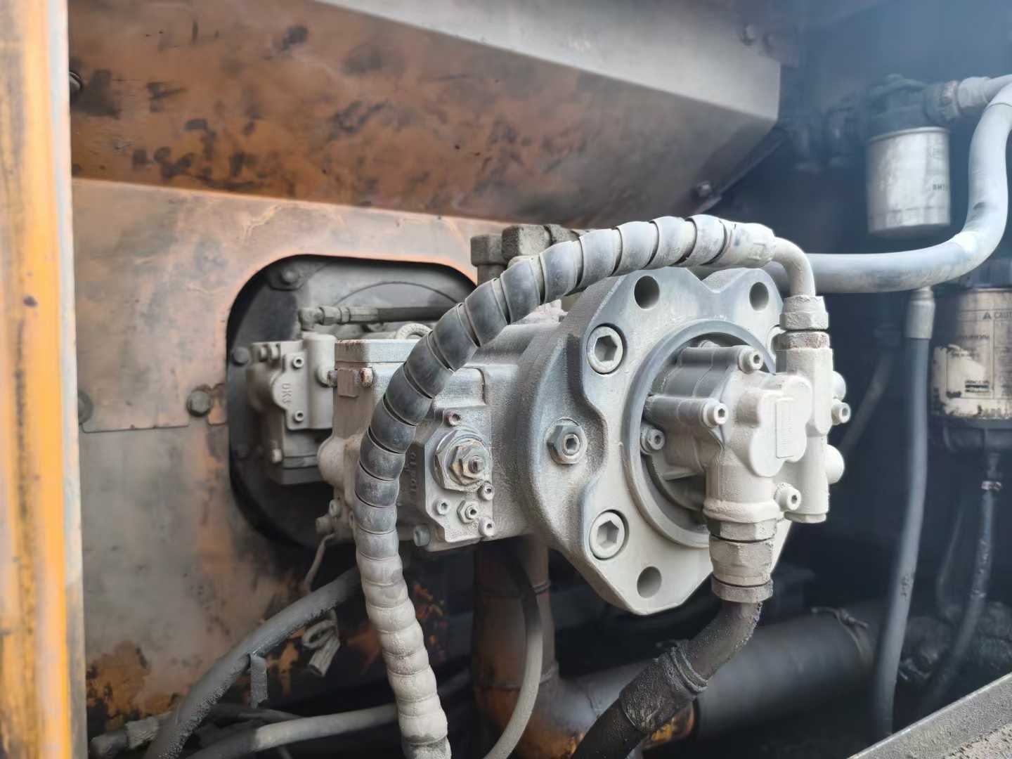 Used Hyundai R215VSN Excavator 2010 Model / 8