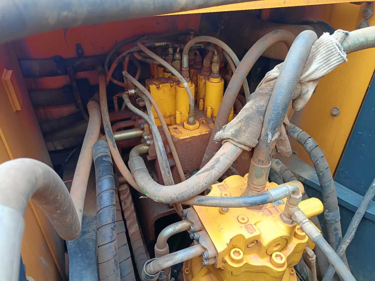 Used Hyundai R215VSN Excavator 2018 Model / 9