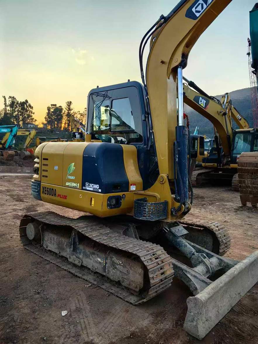 Used XCMG XE60 Excavator 2022 Model / 3