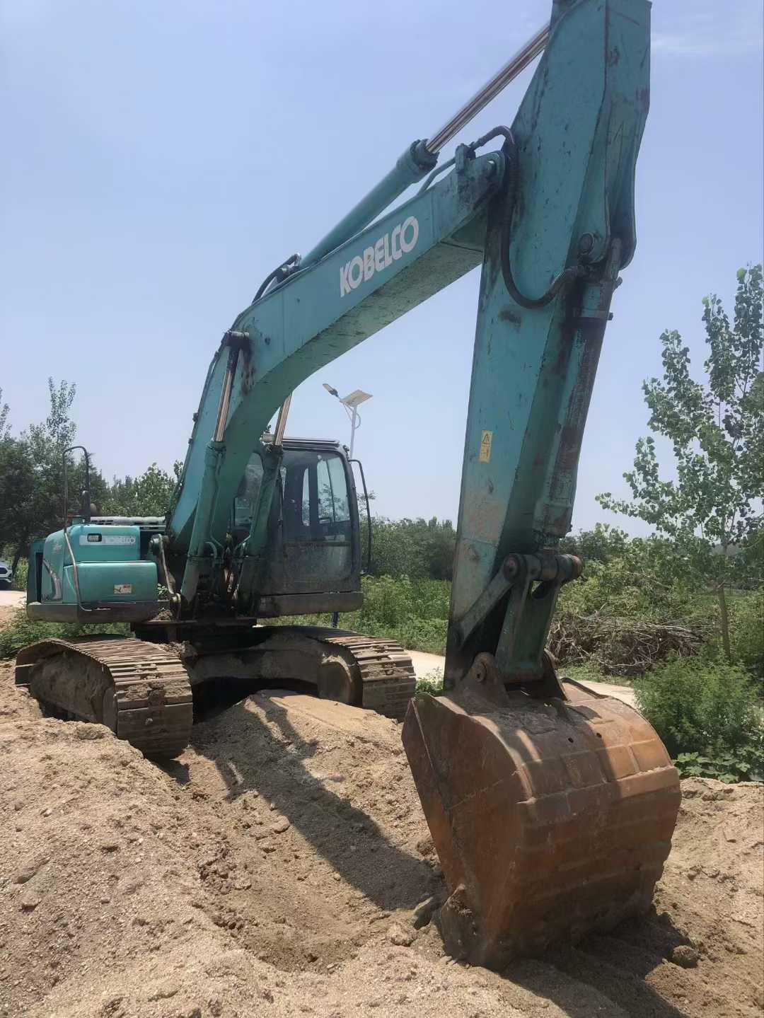 Used Kobelco SK200 Excavator 2010 Model / 2