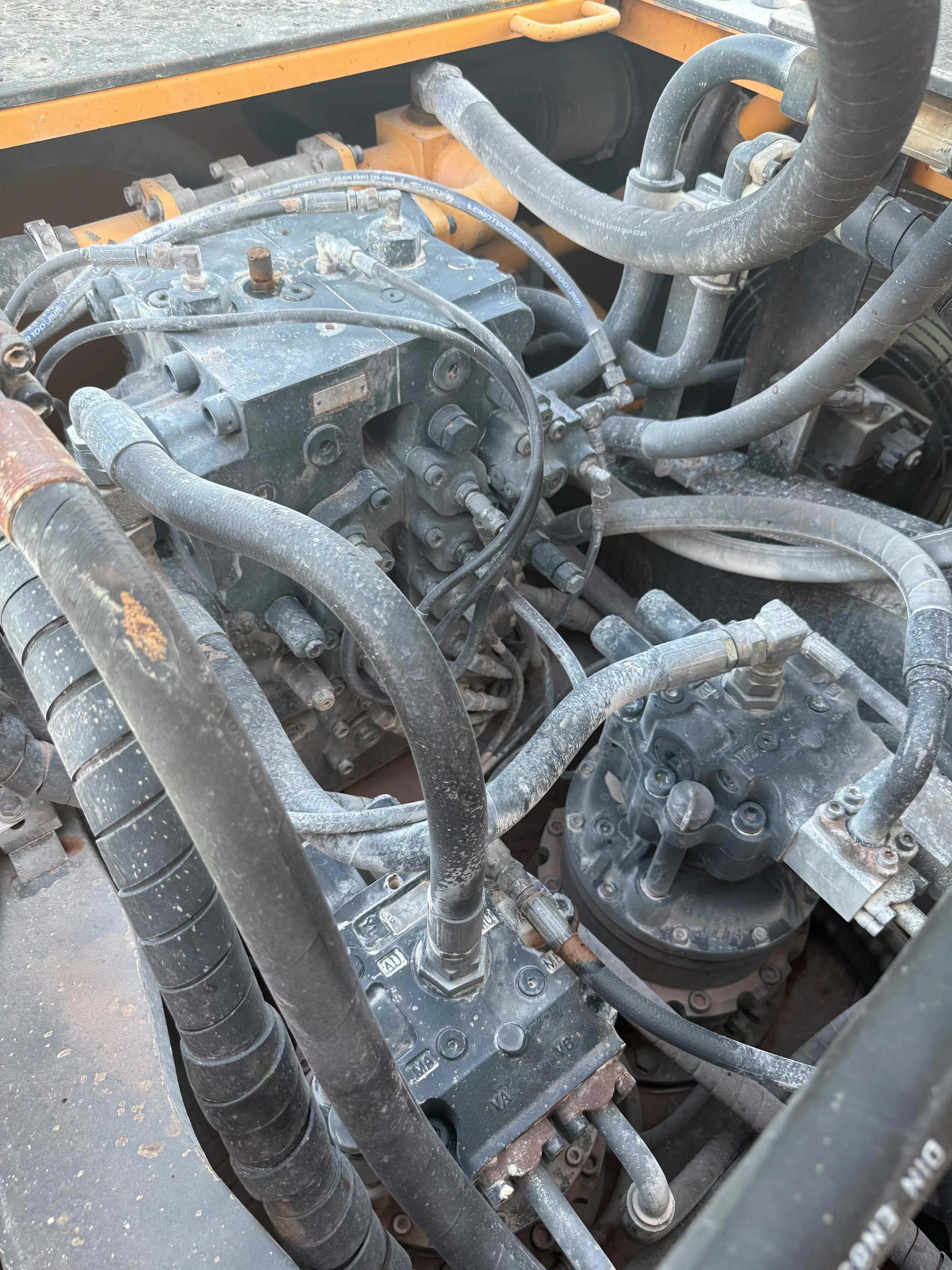 Used Hyundai R520L-9VS Excavator 2021 Model / 4