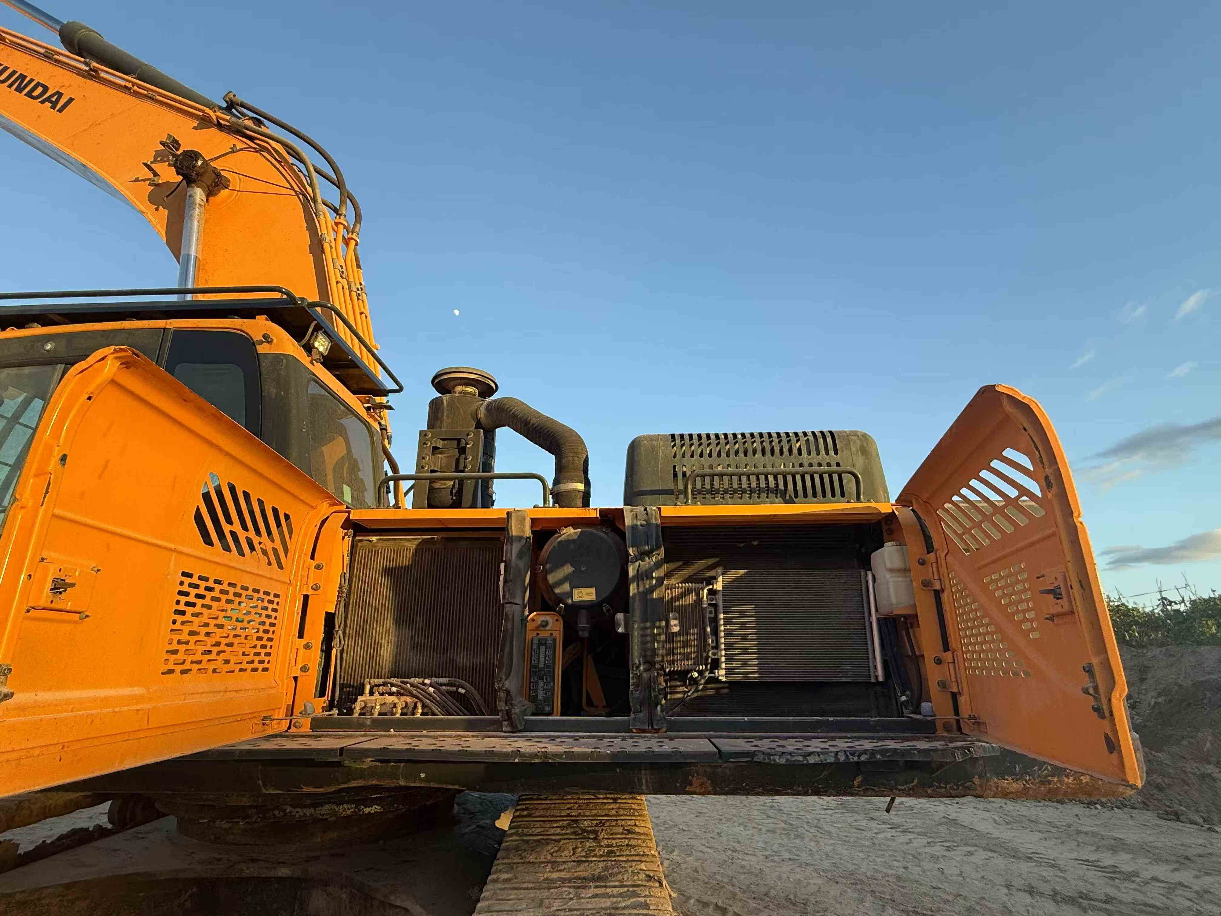 Used Hyundai R520L-9VS Excavator 2021 Model / 9