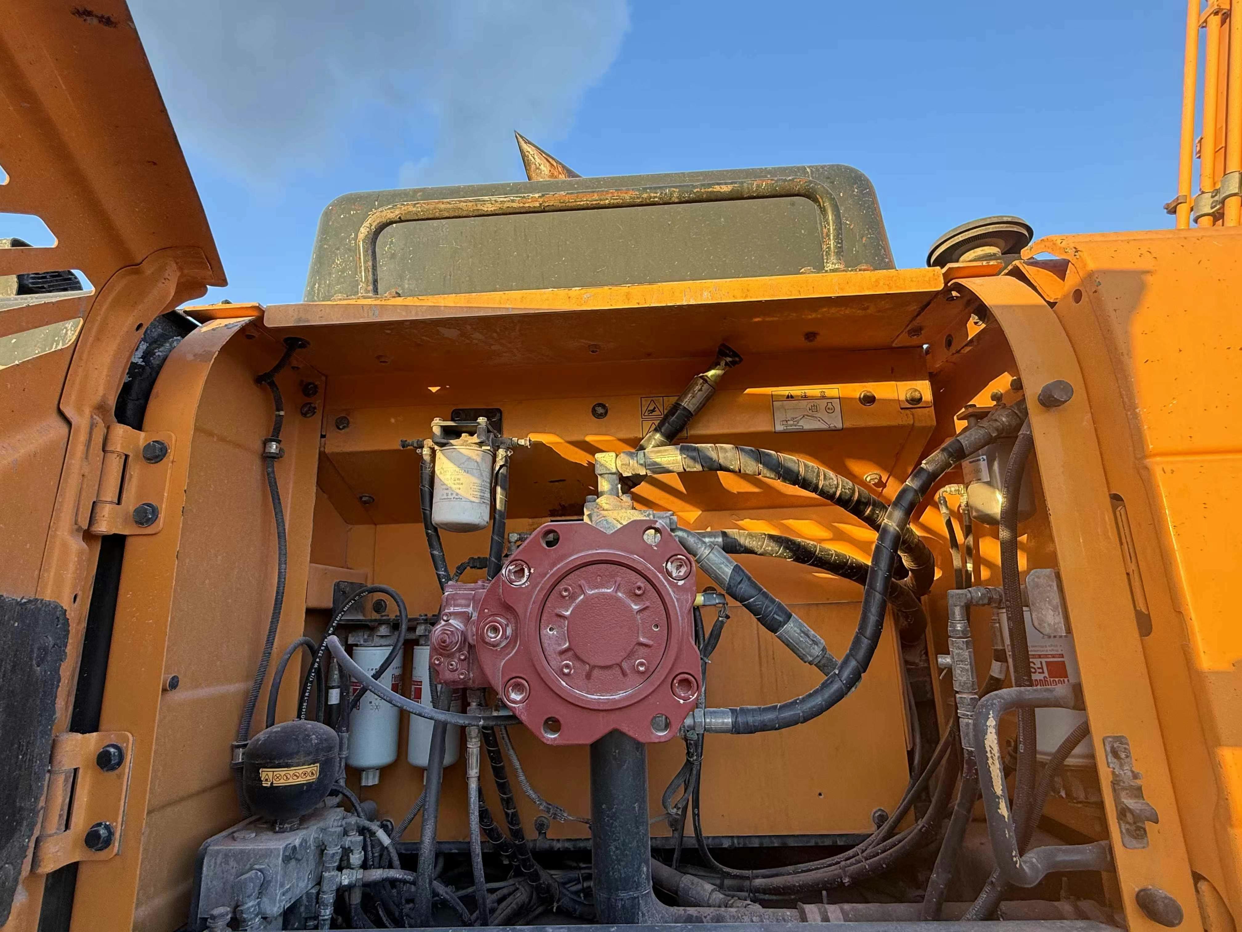 Used Hyundai R520L-9VS Excavator 2021 Model / 3