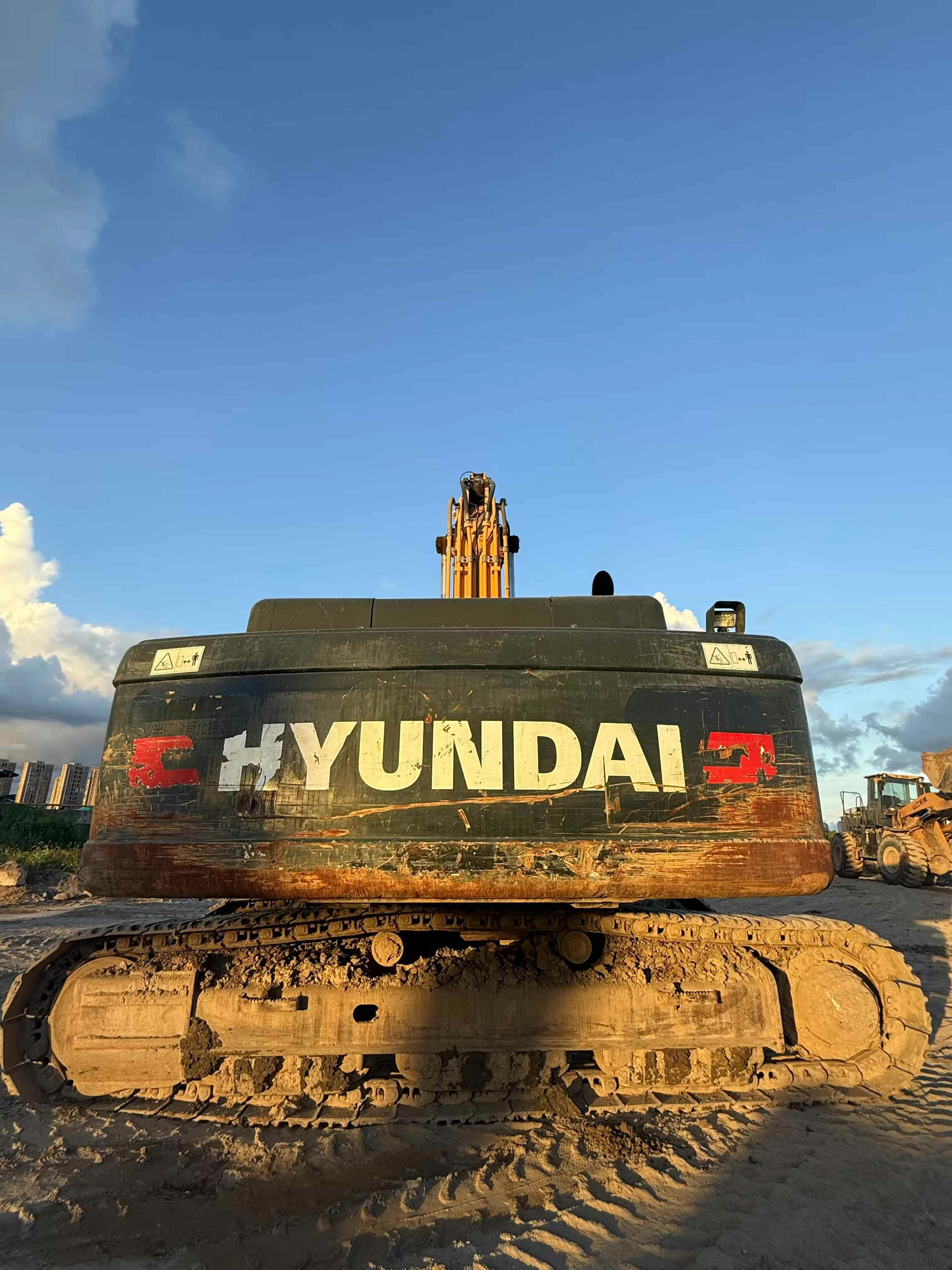 Used Hyundai R520L-9VS Excavator 2021 Model / 6