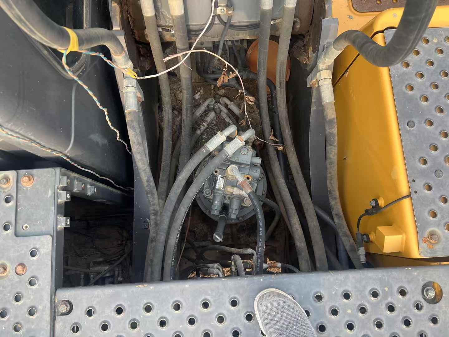 Used Volvo EC200 Excavator 2018 Model / 7