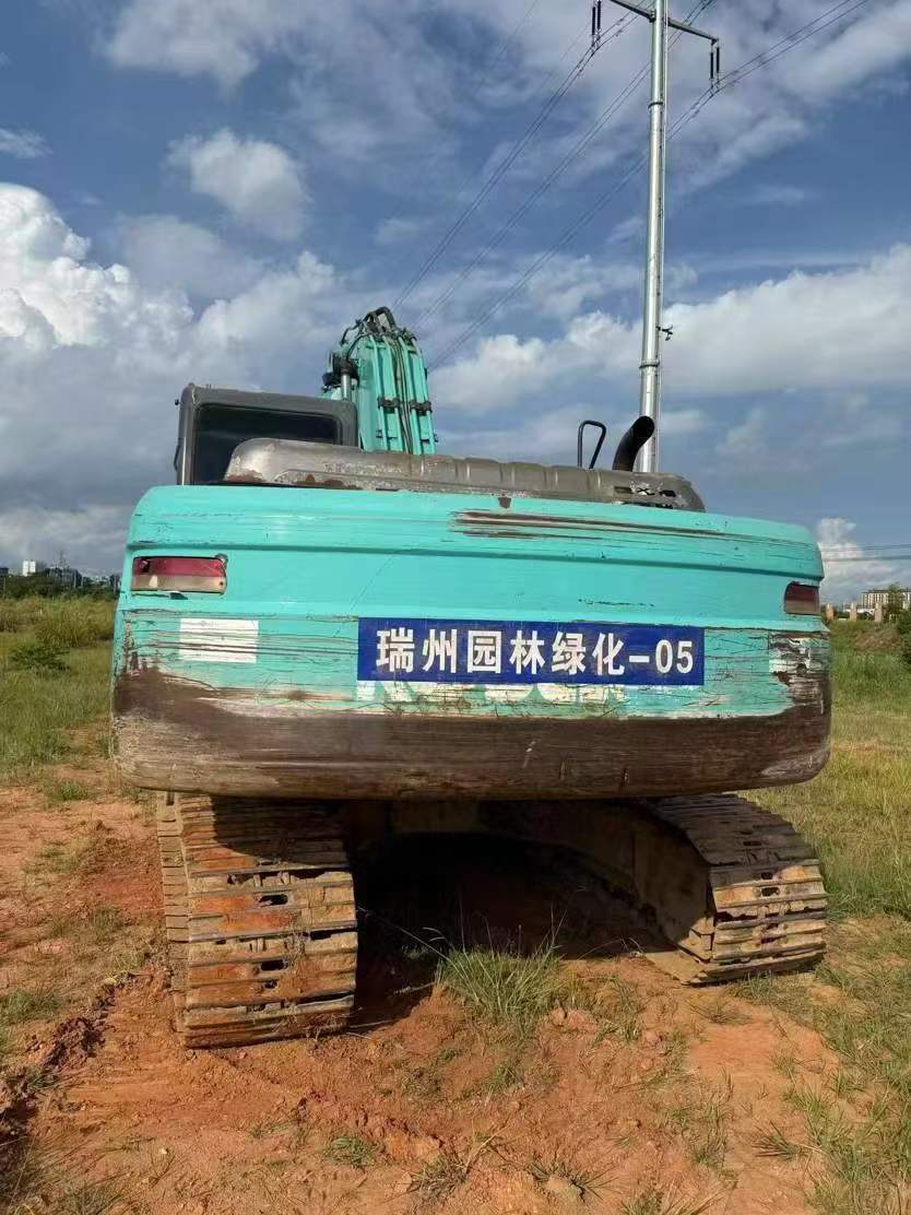 Used Kobelco SK200 Excavator 2011 Model / 3