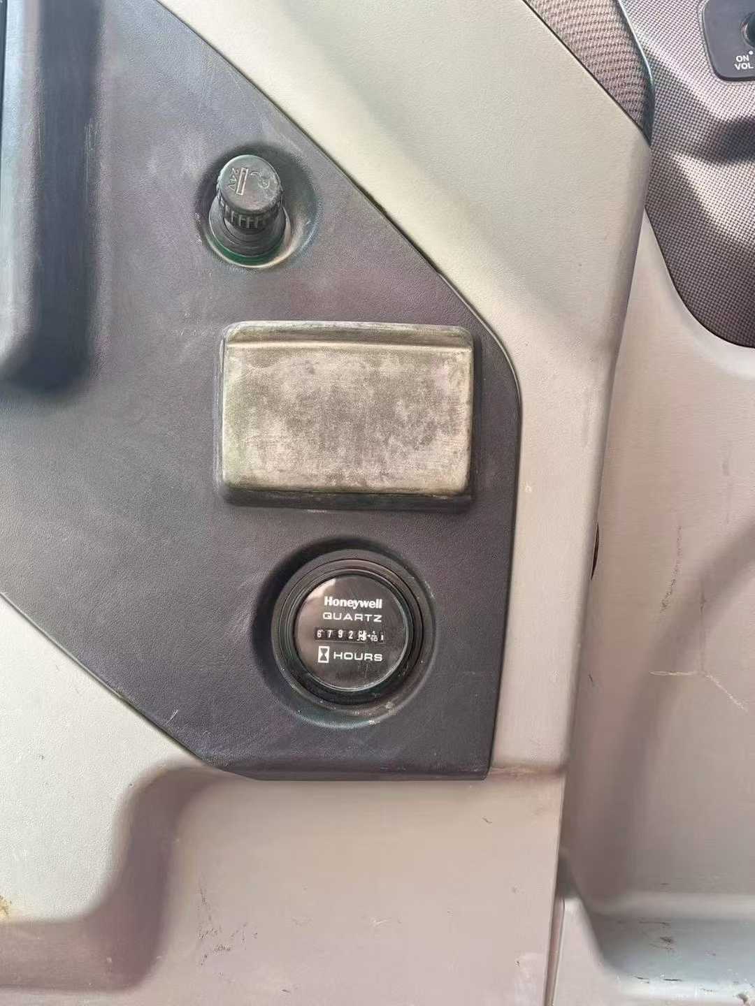 Used Hyundai R215VSN Excavator 2017 Model / 6