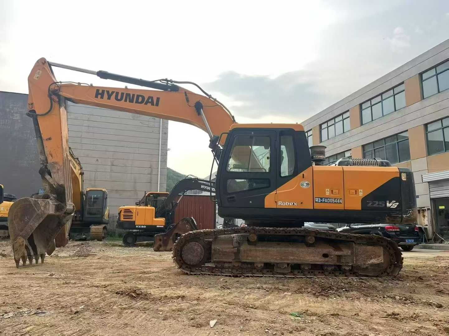Used Hyundai R215VSN Excavator 2017 Model / 7
