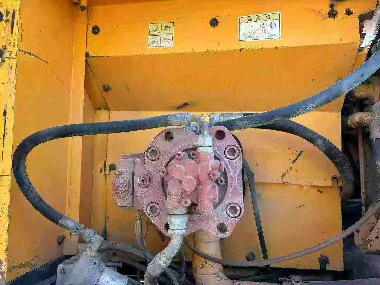 Used Hyundai R215-7 Excavator 2011 Model / 8