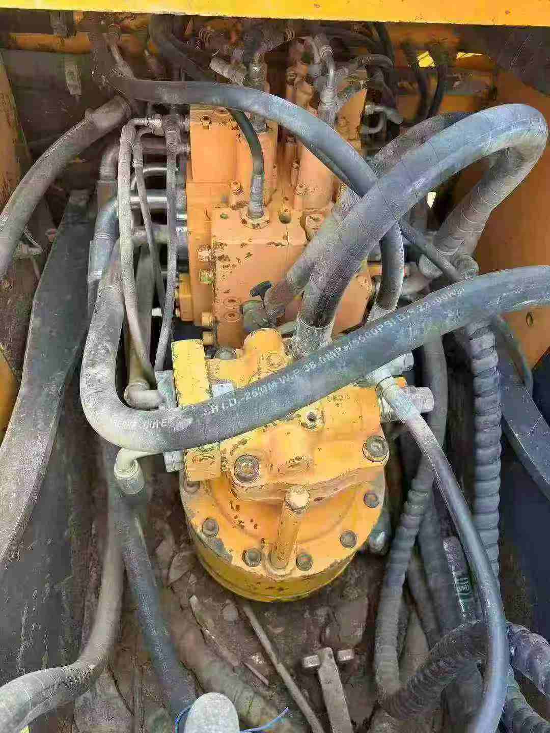 Used Hyundai R215-7 Excavator 2011 Model / 7