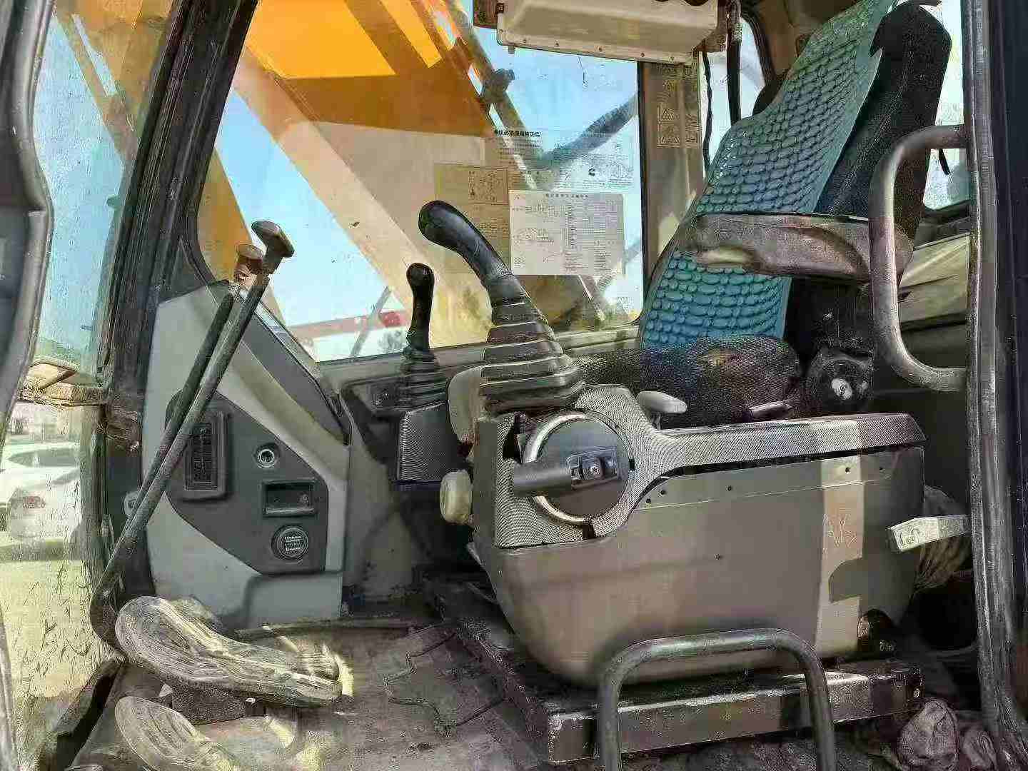 Used Hyundai R215-7 Excavator 2011 Model / 4