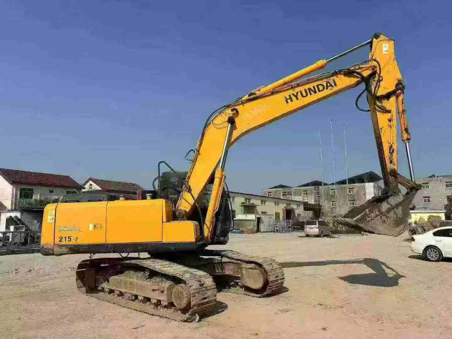 Used Hyundai R215-7 Excavator 2011 Model / 3