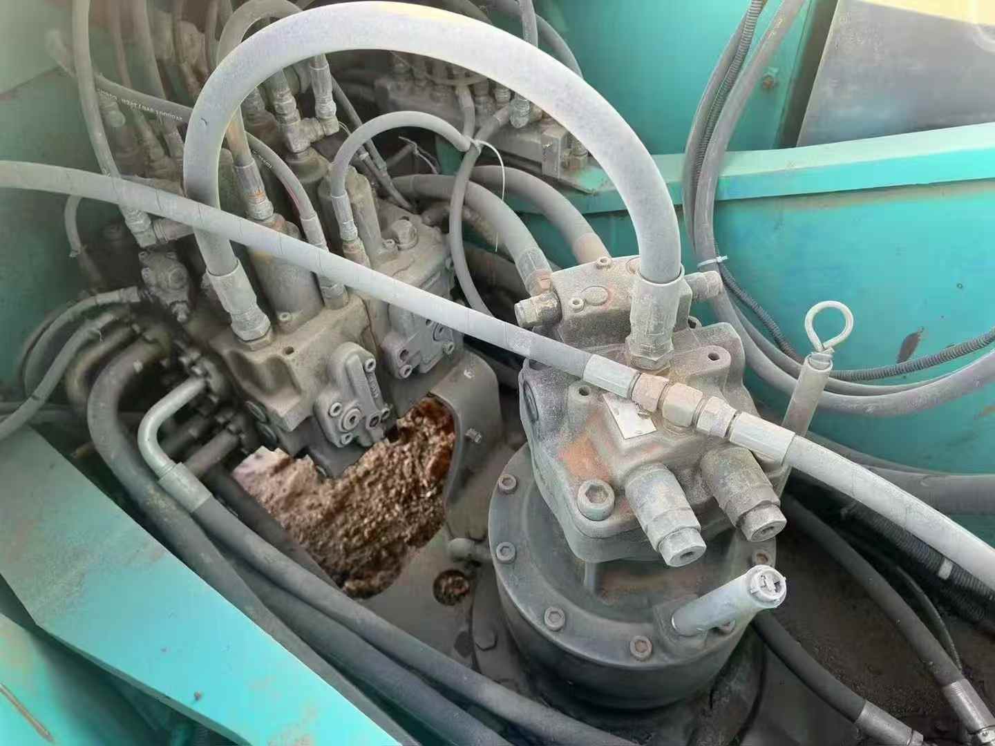 Used Kobelco SK200 Excavator 2011 Model / 4