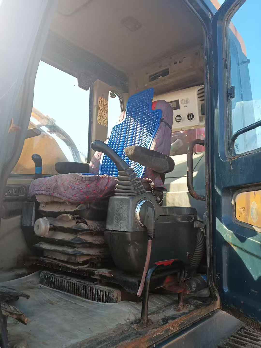 Used Hyundai R335-7 Excavator 2012 Model / 3