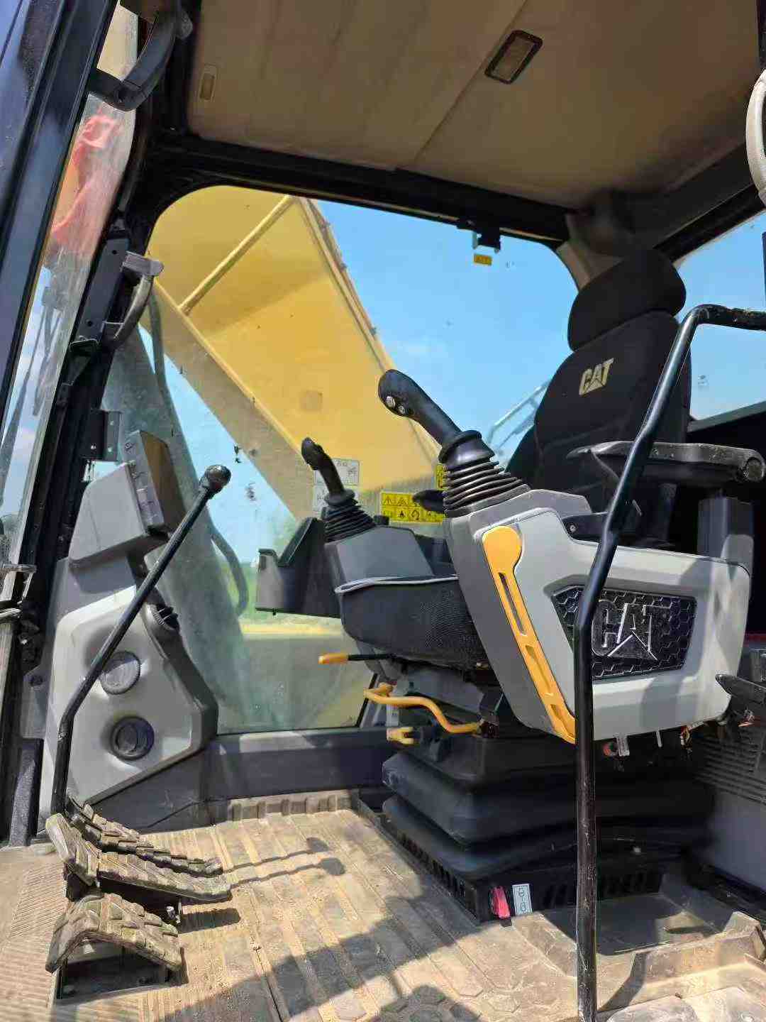 Used Caterpillar 323 Excavator 2021 Model / 5